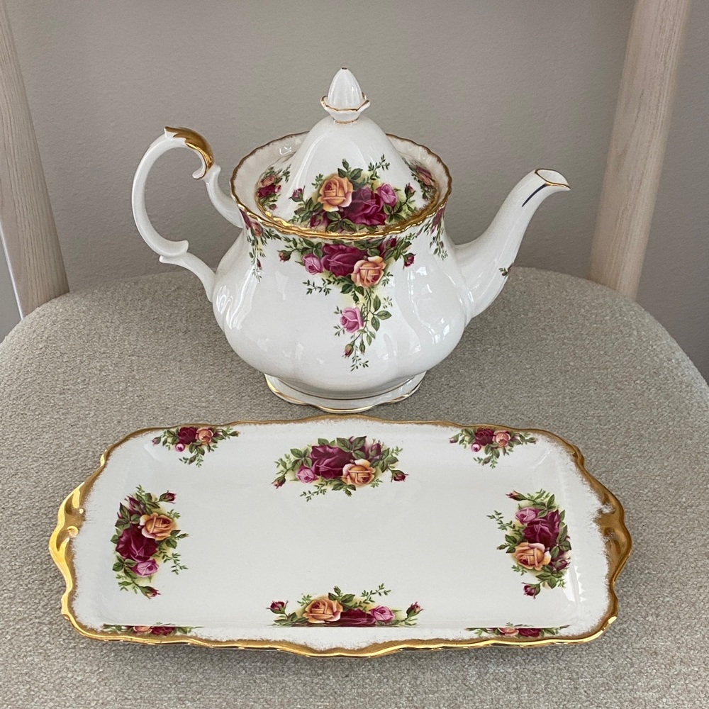 Royal Albert Old Country Roses bone china England teapot and tray set